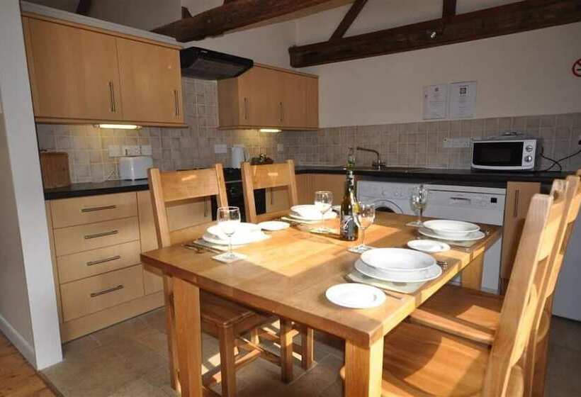 Green Door   Courtyard