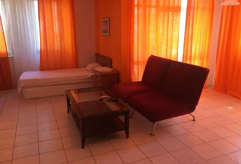 Helene Apart