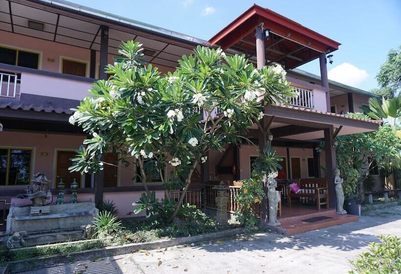 فندق Ban Poh Garden House