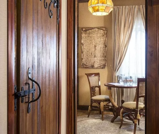 Hotelli Historical  Fortetsya Hetmana