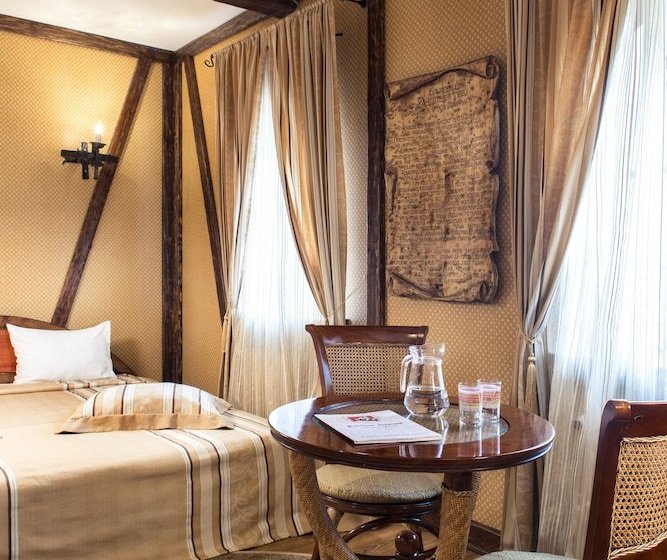 فندق Historical  Fortetsya Hetmana