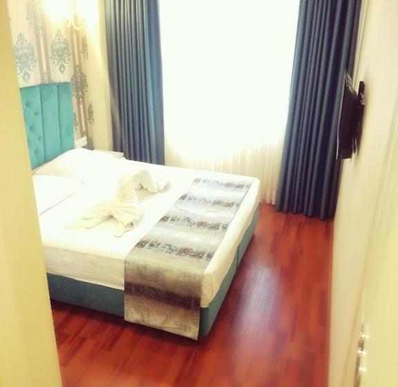 By Historial Hotel Due