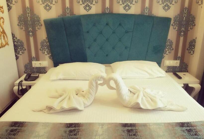 By Historial Hotel Due