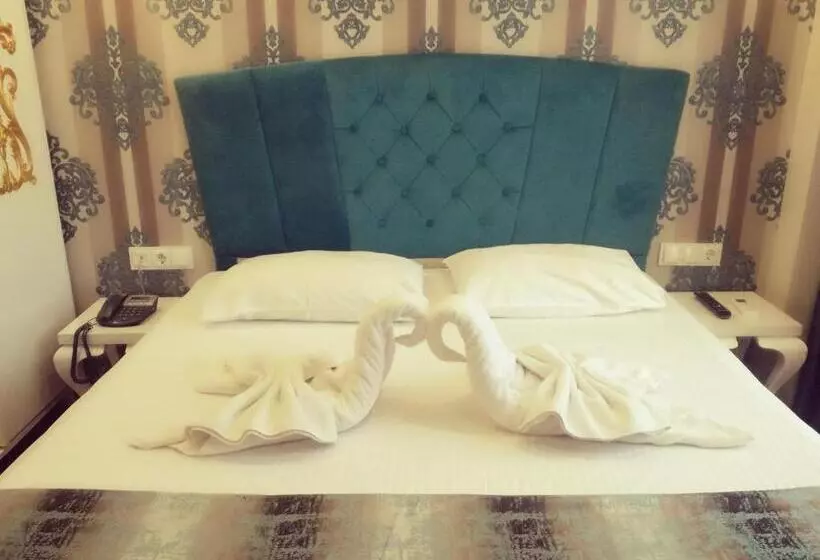 By Historial Hotel Due