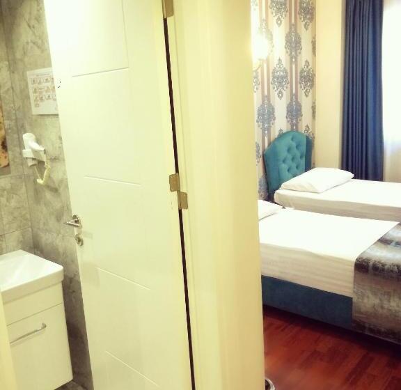 By Historial Hotel Due