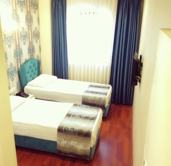 By Historial Hotel Due