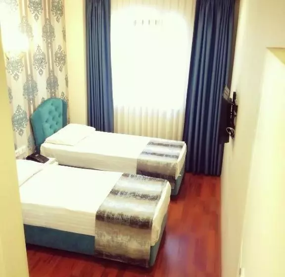 By Historial Hotel Due