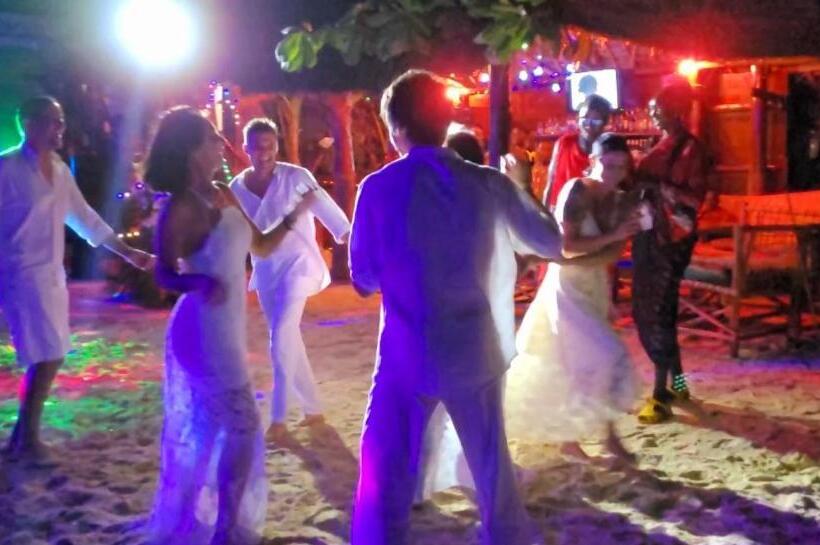 בית מלון כפרי Sipano Beach Lodge Kiwengwa