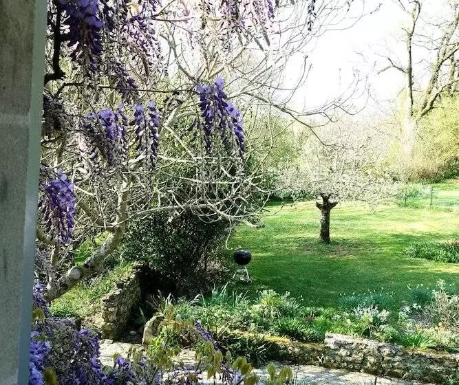 پانسیون Les Jardins De Camelot