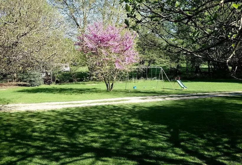 پانسیون Les Jardins De Camelot