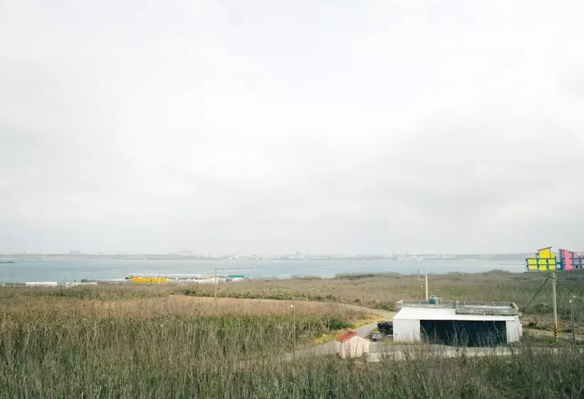 تختخواب و صبحانه Destination Inn