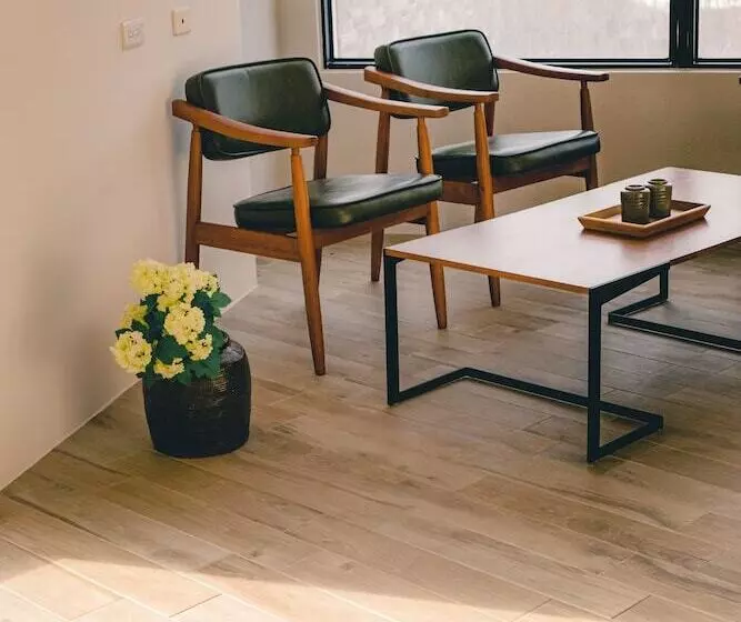 تختخواب و صبحانه Destination Inn