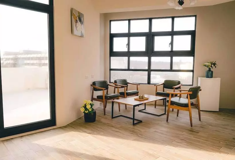 تختخواب و صبحانه Destination Inn