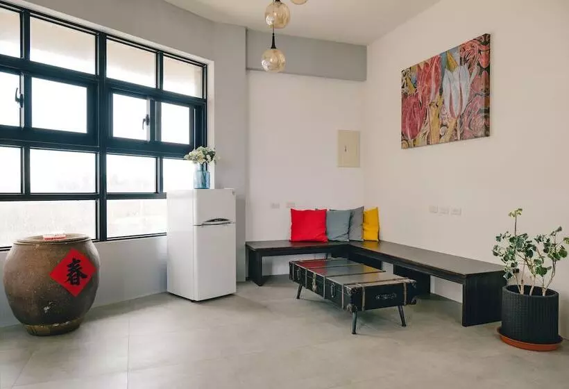 تختخواب و صبحانه Destination Inn