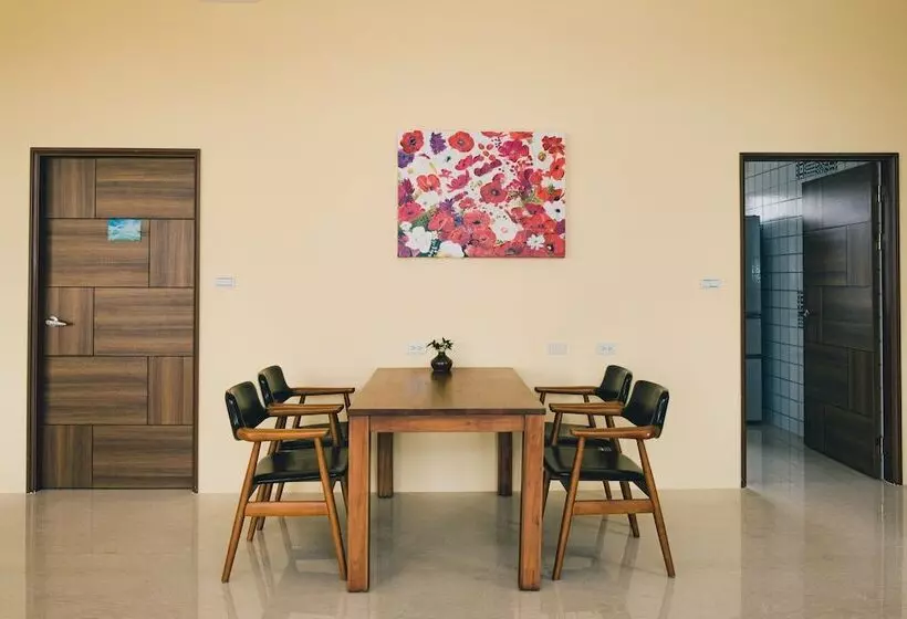 تختخواب و صبحانه Destination Inn