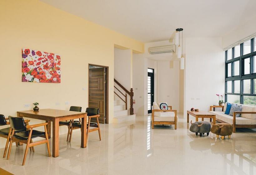 تختخواب و صبحانه Destination Inn