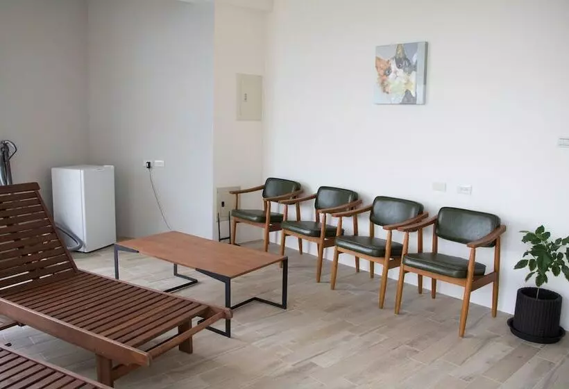 تختخواب و صبحانه Destination Inn