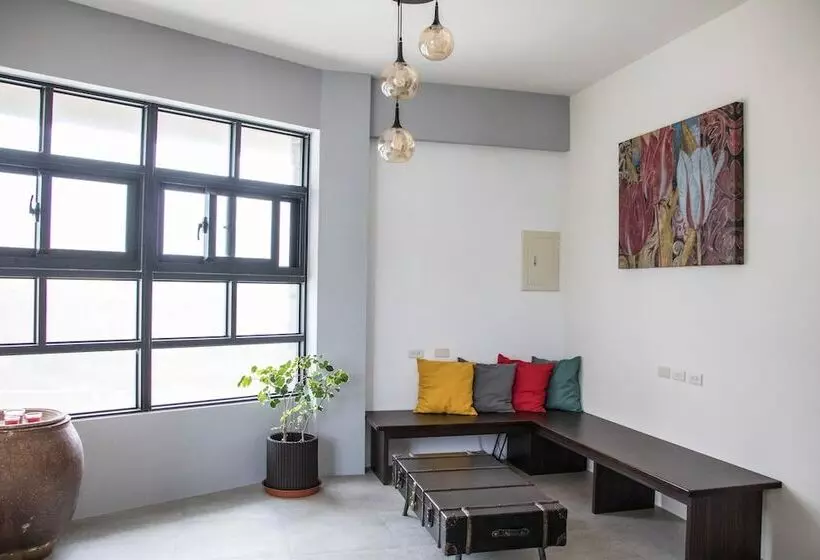 تختخواب و صبحانه Destination Inn