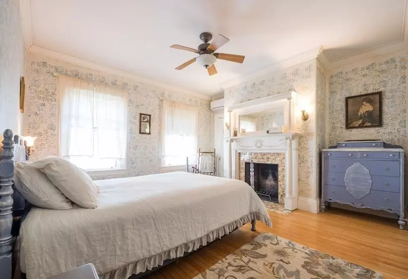تختخواب و صبحانه Perkins Inn