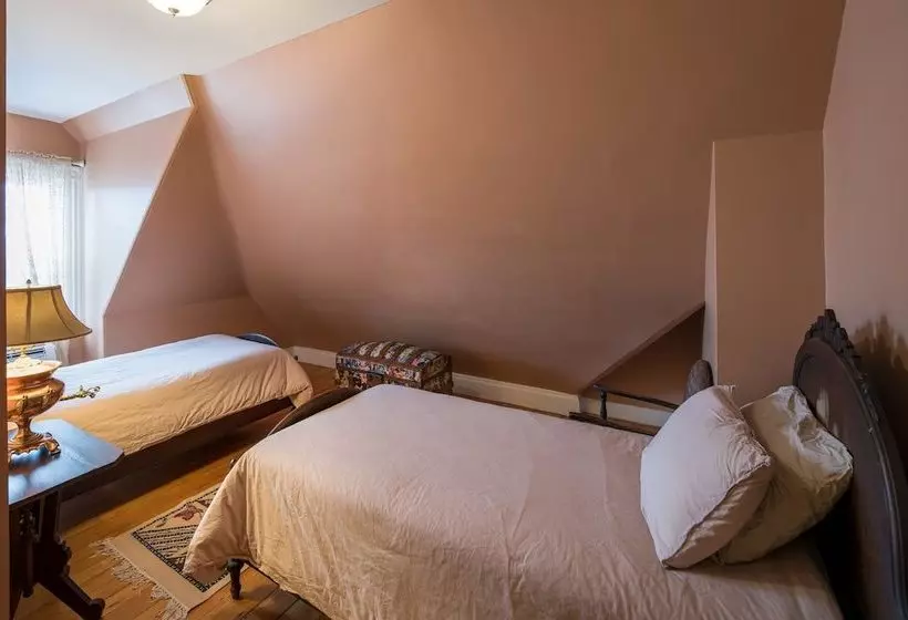 تختخواب و صبحانه Perkins Inn