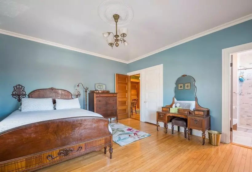 تختخواب و صبحانه Perkins Inn