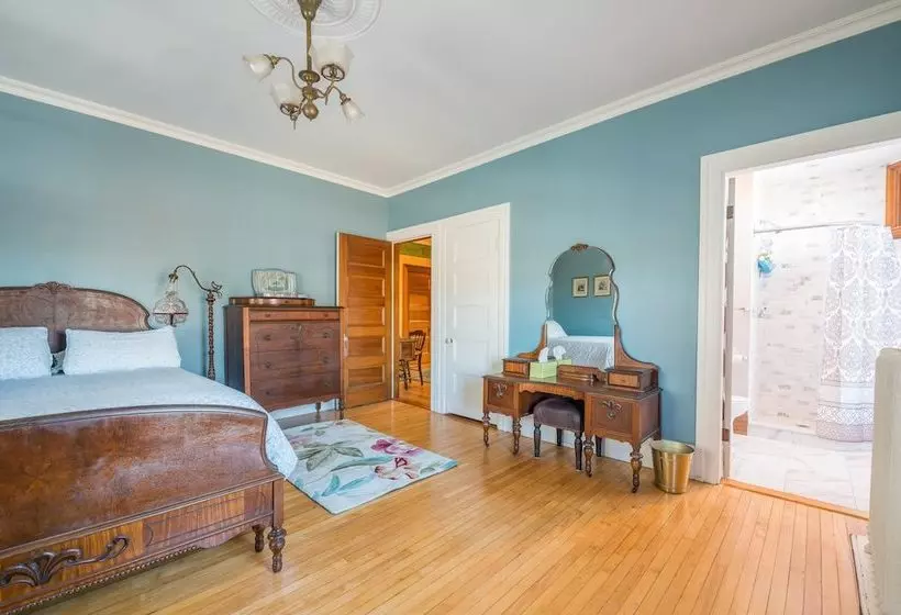 تختخواب و صبحانه Perkins Inn