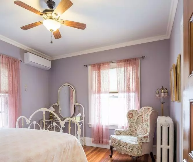 تختخواب و صبحانه Perkins Inn