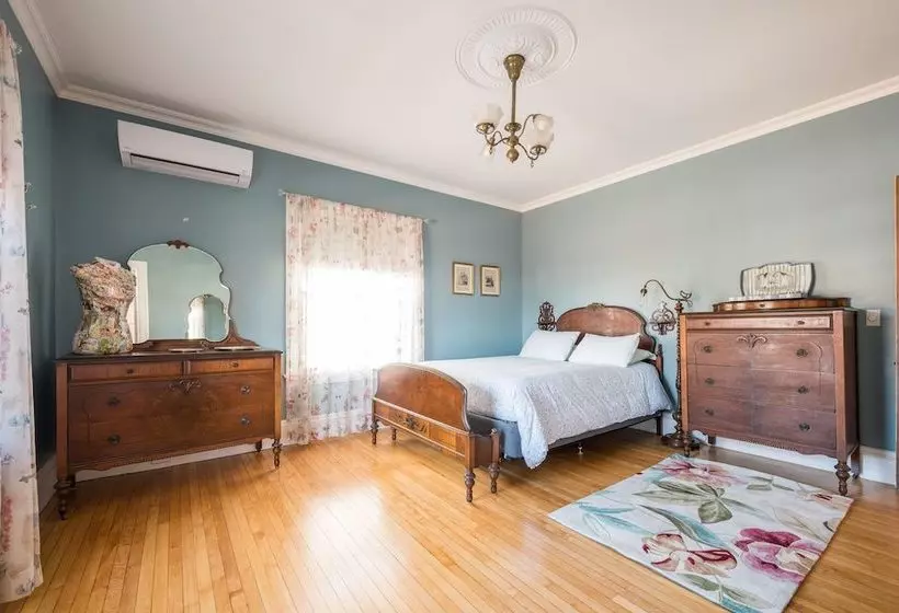 تختخواب و صبحانه Perkins Inn