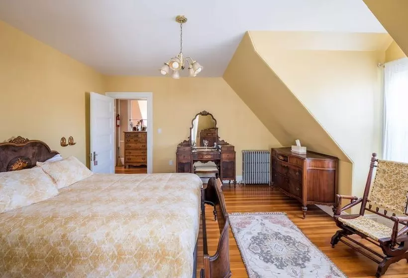 تختخواب و صبحانه Perkins Inn