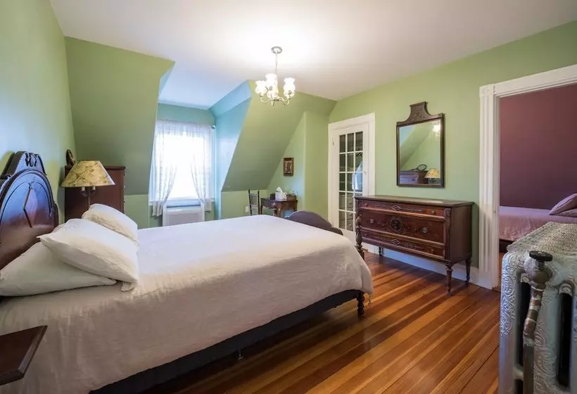 تختخواب و صبحانه Perkins Inn