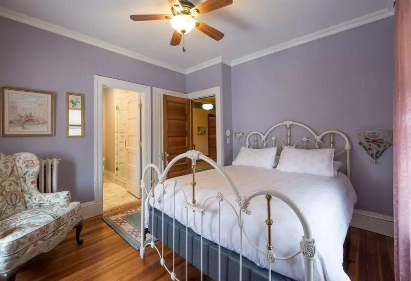 تختخواب و صبحانه Perkins Inn