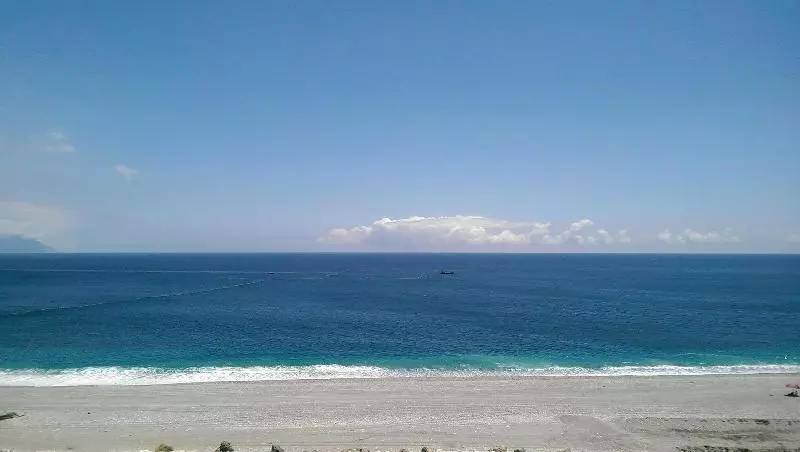 تختخواب و صبحانه White Mediterranean