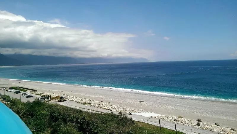 تختخواب و صبحانه White Mediterranean
