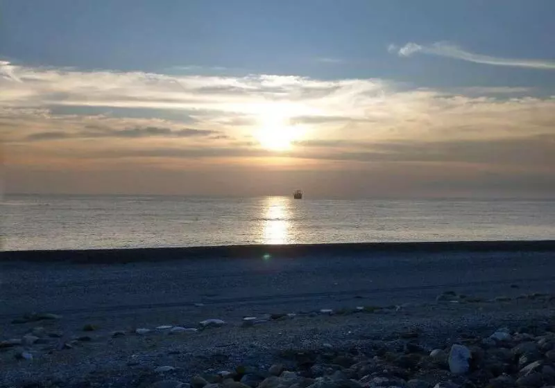 تختخواب و صبحانه White Mediterranean