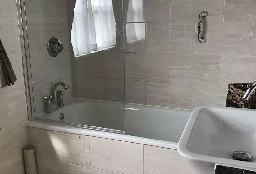 Hostelli The Cricketers