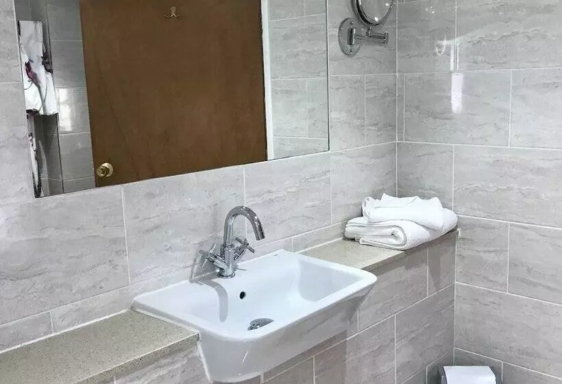 Hostelli The Cricketers