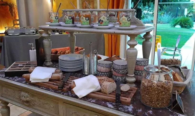 Hotelli Les Sables D Ocre & Spa