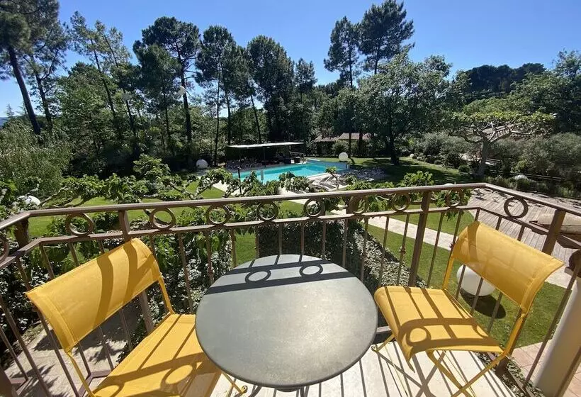 Hotelli Les Sables D Ocre & Spa