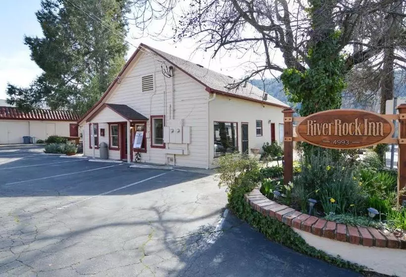 Hotelli River Rock Inn
