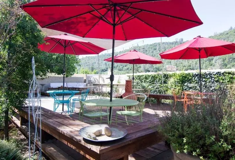 Hotelli River Rock Inn