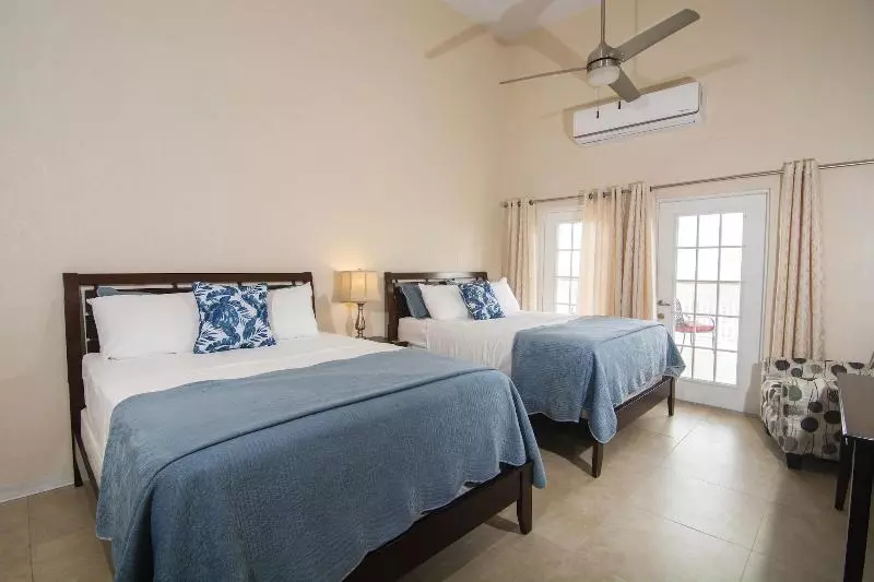 پانسیون Skyline Vista Villa