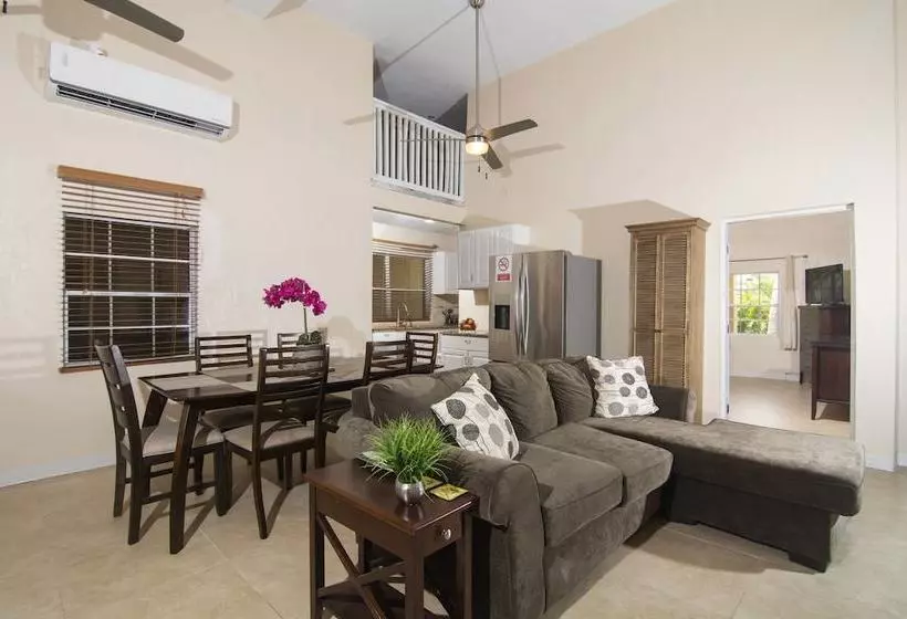 پانسیون Skyline Vista Villa