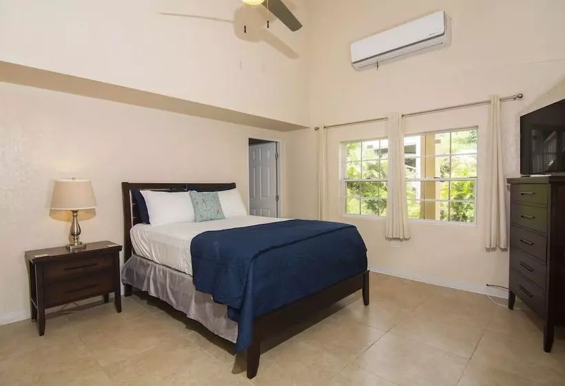 پانسیون Skyline Vista Villa