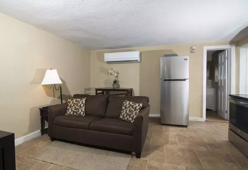 پانسیون Skyline Vista Villa