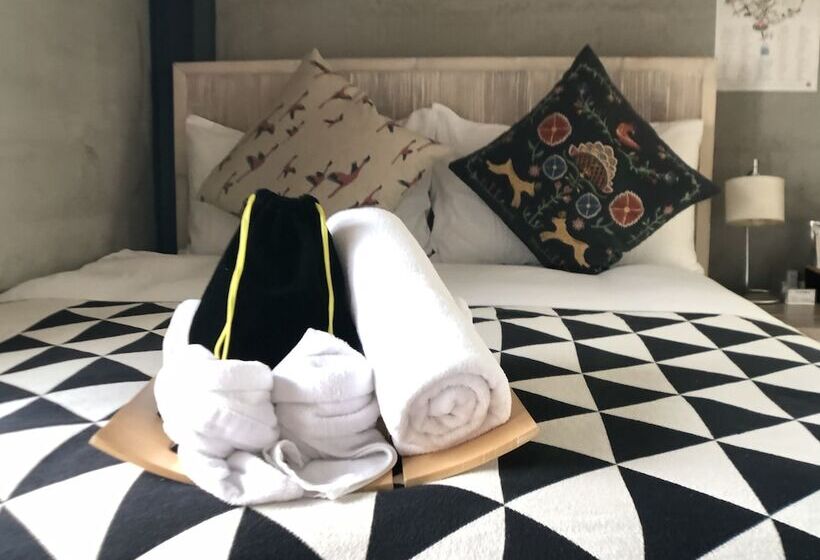 پانسیون Zozola