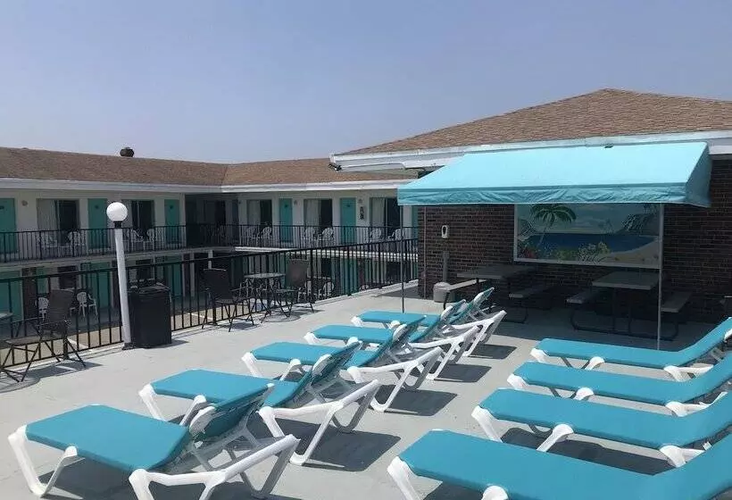Surfcomber Motel