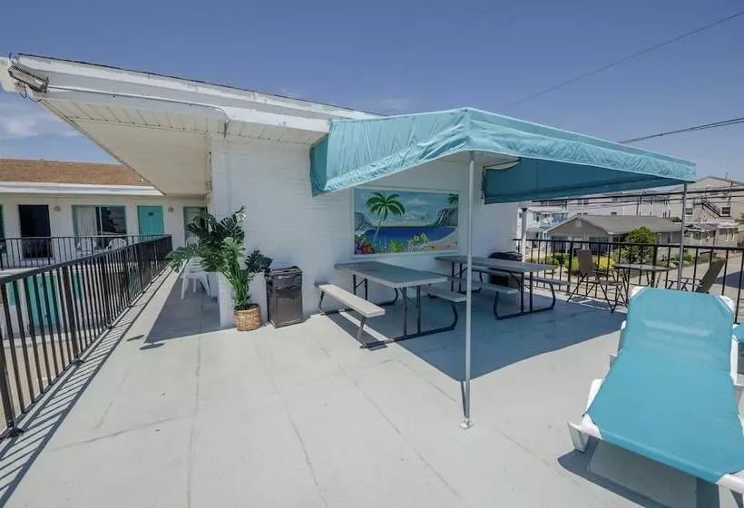 Surfcomber Motel