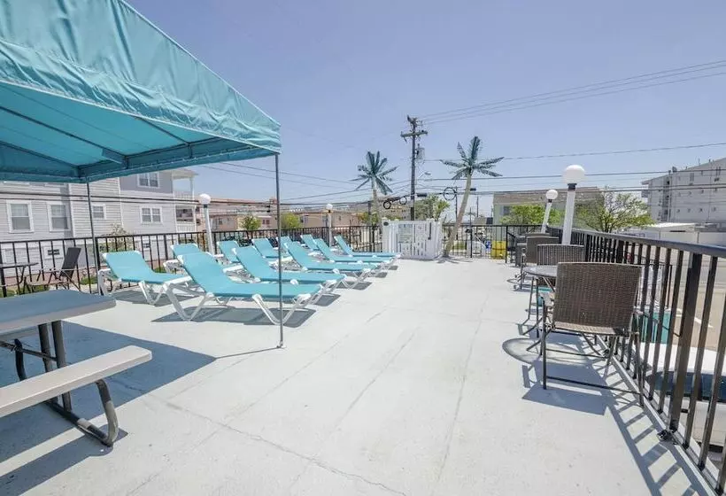 Surfcomber Motel