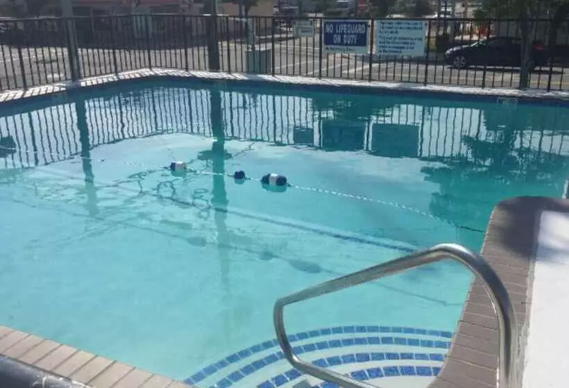 Surfcomber Motel