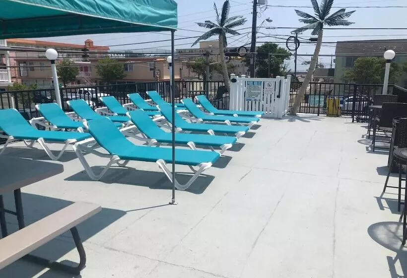 Surfcomber Motel